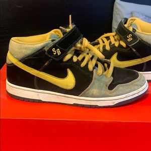 Nike SB dunk high tops black/yellow from 2009